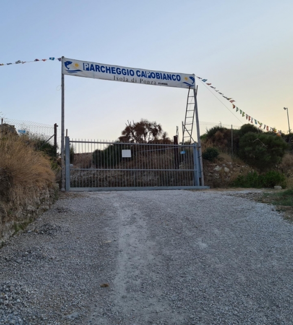 PARCHEGGIO CAPOBIANCO ( PONZA )